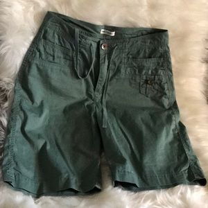 Women’s Lee’s just below the waist green shorts size medium